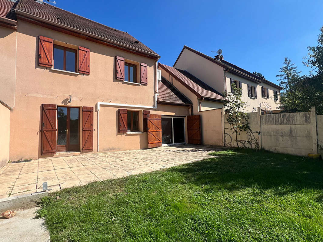 Maison à NERIS-LES-BAINS