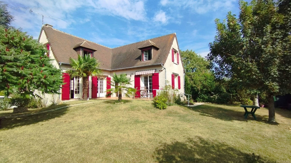 Maison à YZEURES-SUR-CREUSE