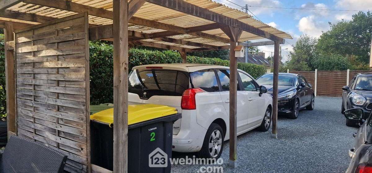 Carport un véhicule - Maison à SAINT-LAURENT