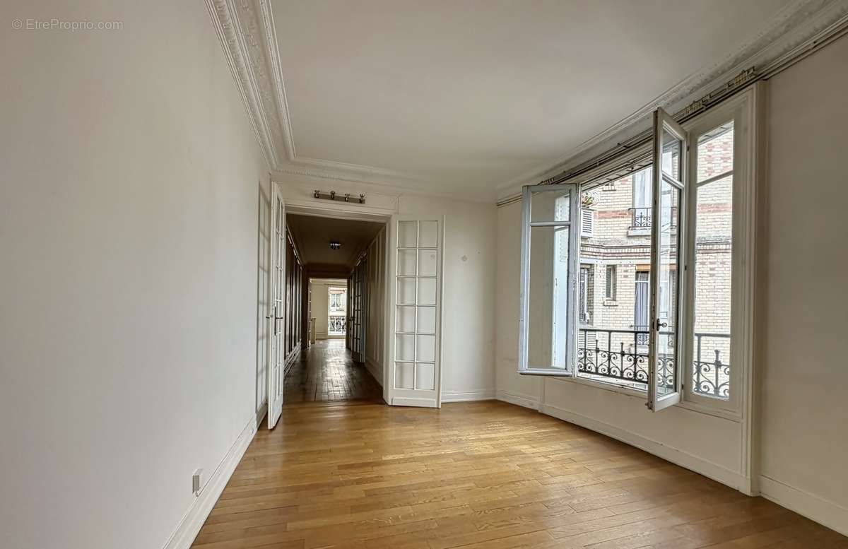 Appartement à PARIS-17E