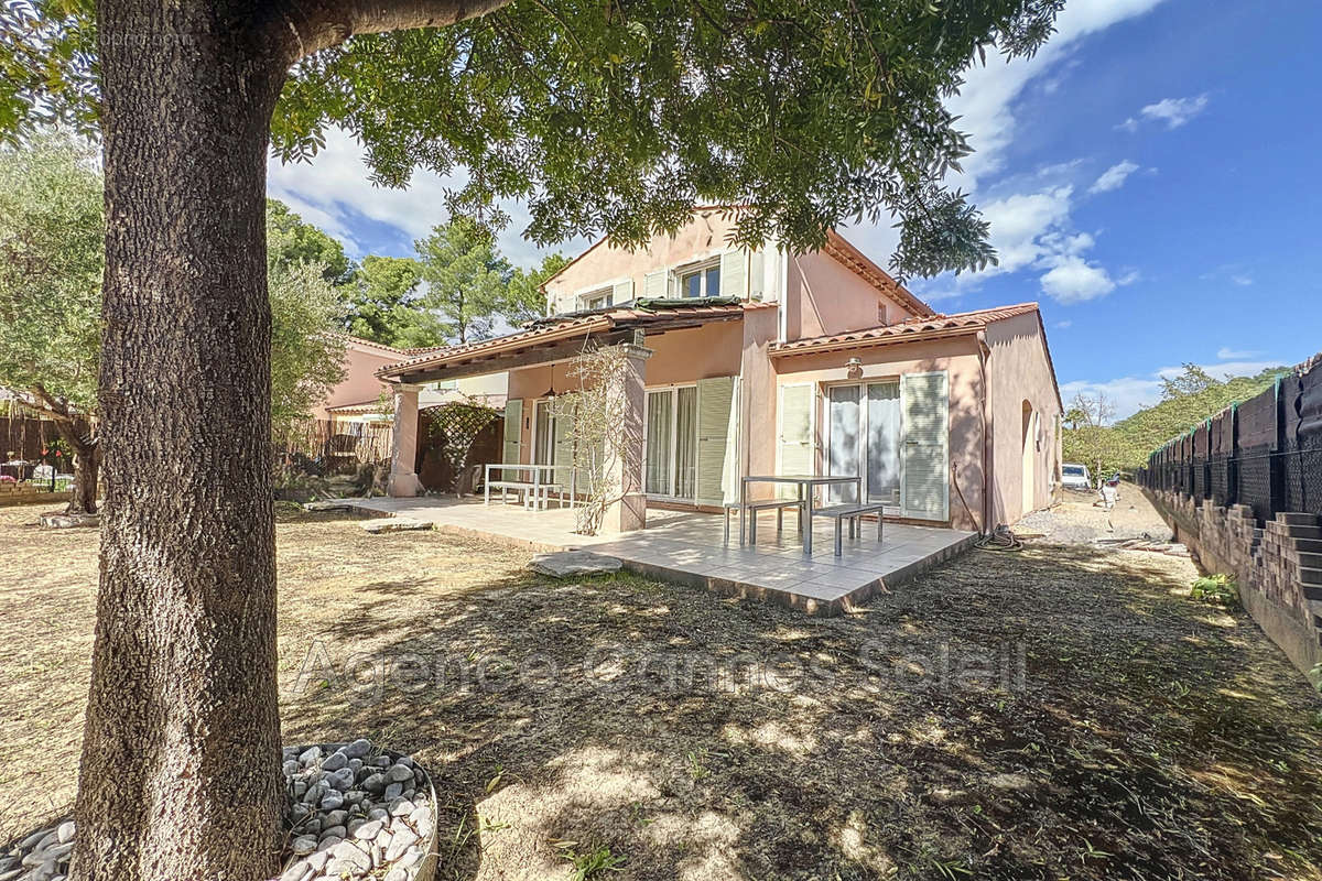 Maison à LA ROQUETTE-SUR-SIAGNE