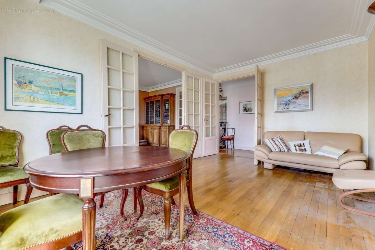 Appartement à PARIS-16E