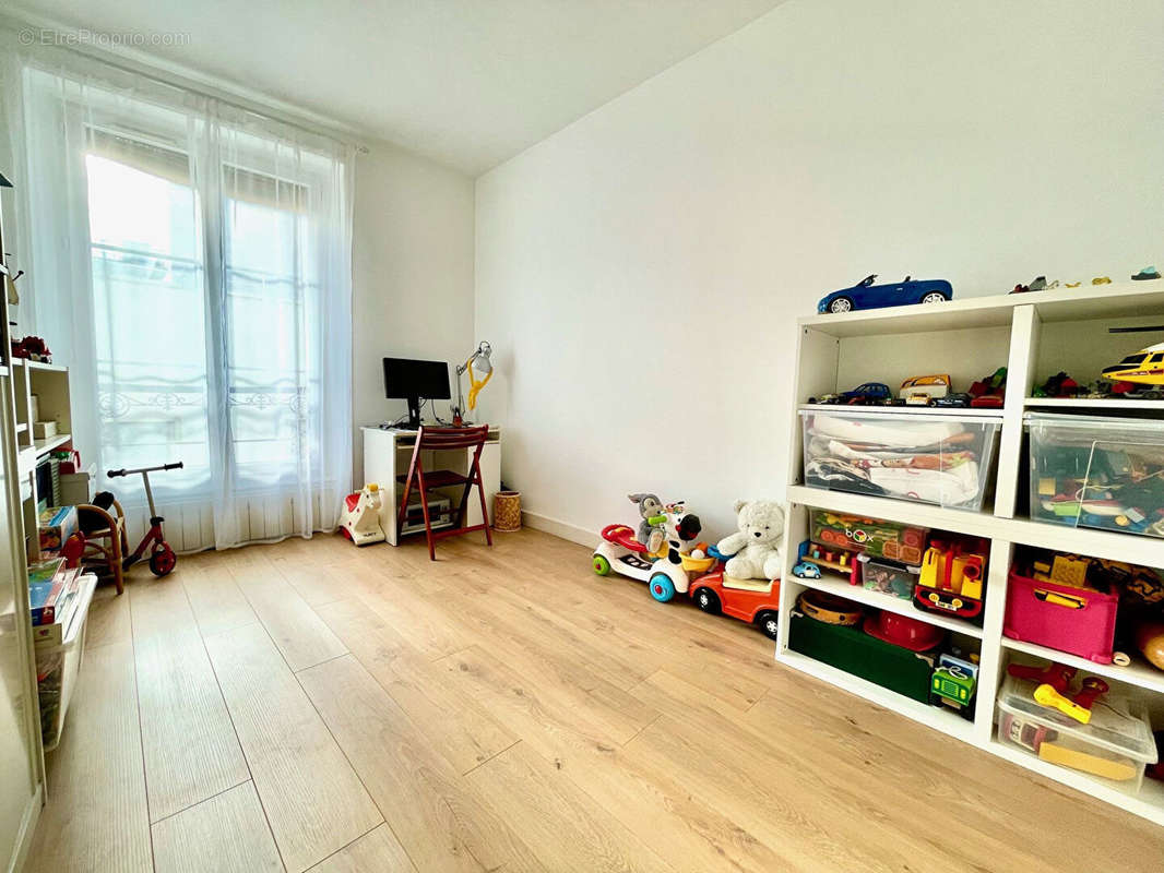 Appartement à LEVALLOIS-PERRET