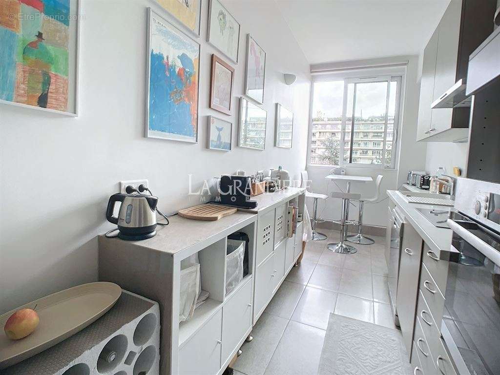 Appartement à PARIS-16E