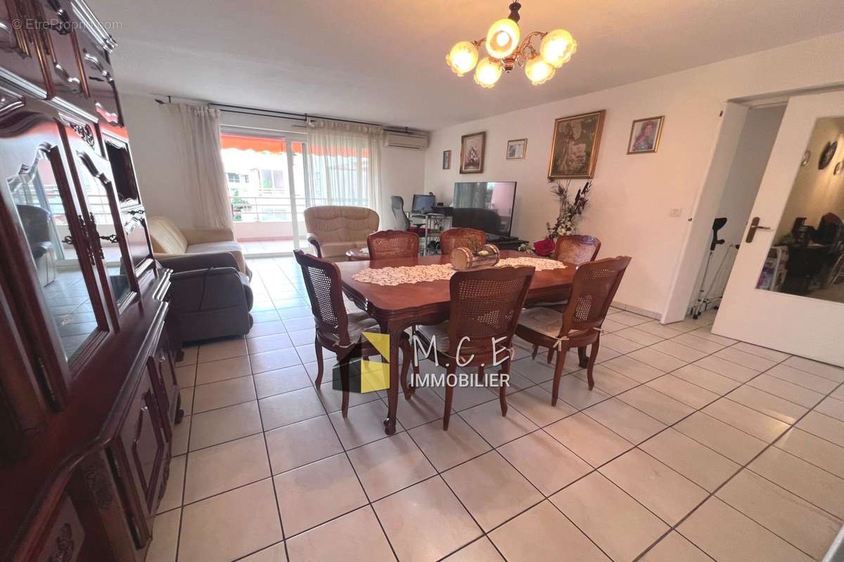 Appartement à VILLENEUVE-LOUBET