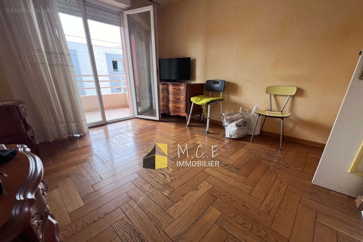 Appartement à VILLENEUVE-LOUBET