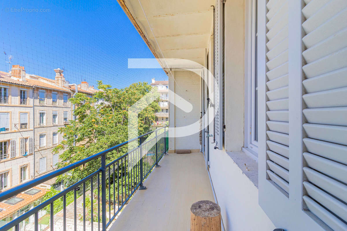 Appartement à MARSEILLE-7E