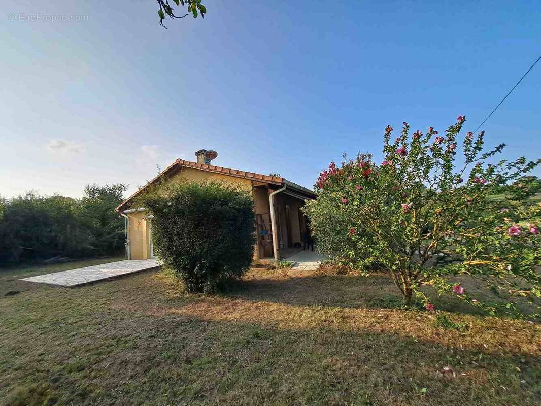 Maison à AURIGNAC