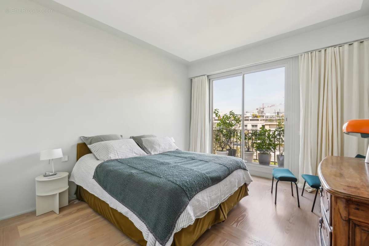 Appartement à NEUILLY-SUR-SEINE