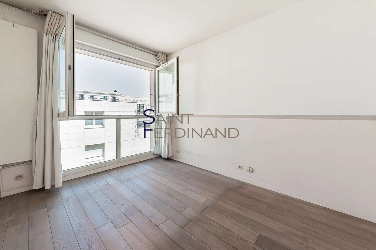 Appartement à LEVALLOIS-PERRET