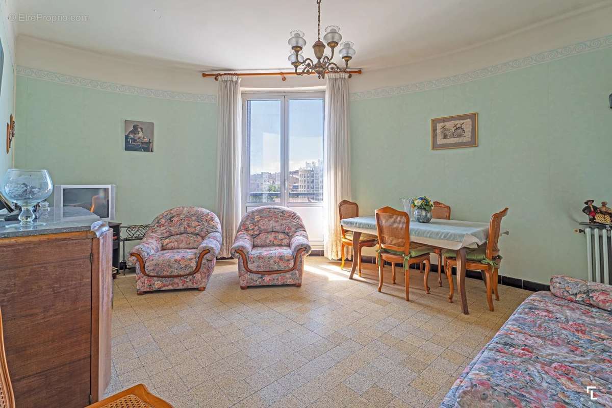 Appartement à MARSEILLE-2E