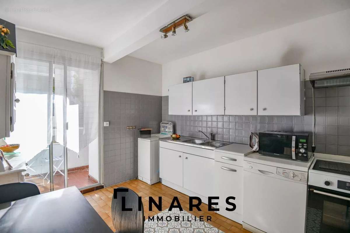 Appartement à MARSEILLE-4E