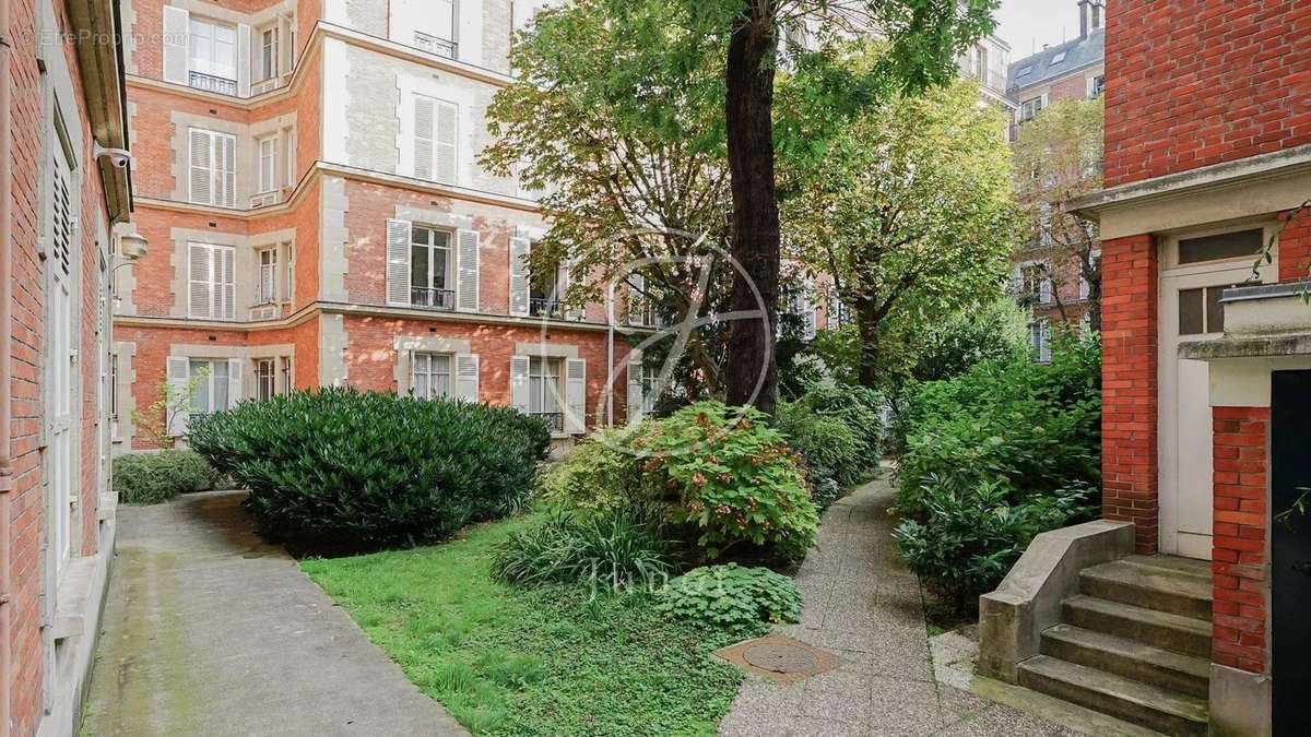 Appartement à PARIS-7E