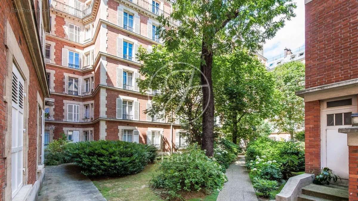 Appartement à PARIS-7E