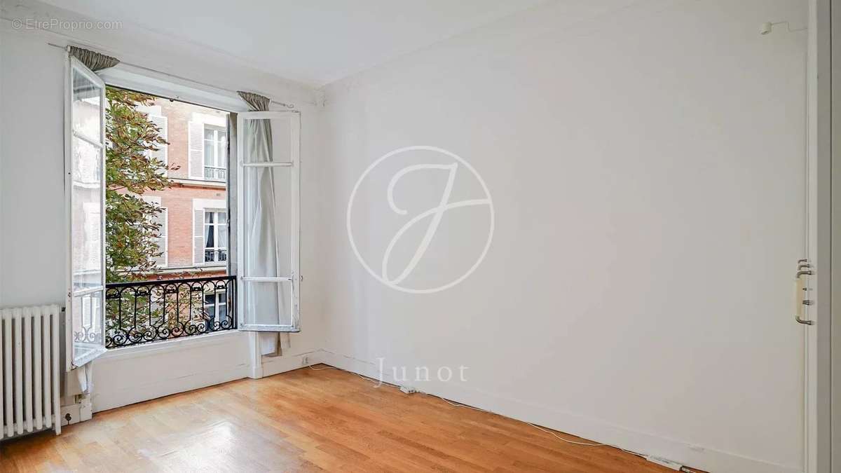 Appartement à PARIS-7E