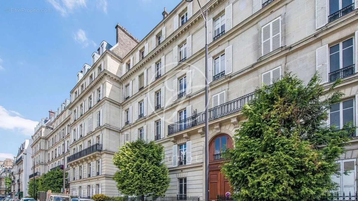 Appartement à PARIS-7E