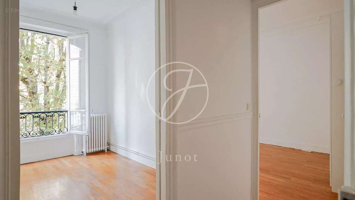 Appartement à PARIS-7E