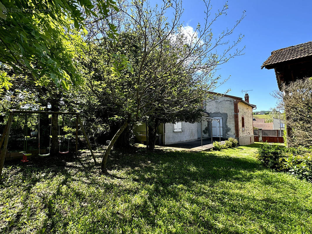 Maison à PERIGNAT-SUR-ALLIER