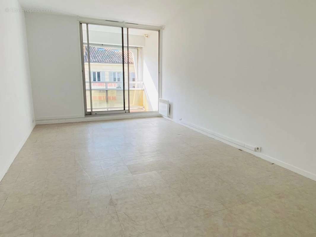 Appartement à MARSEILLE-5E