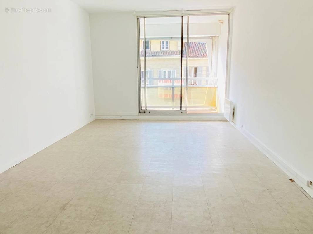 Appartement à MARSEILLE-5E