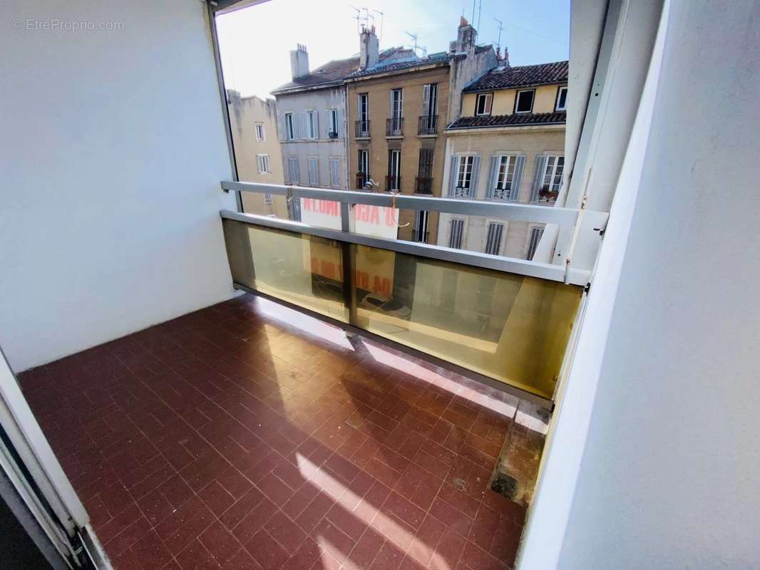 Appartement à MARSEILLE-5E