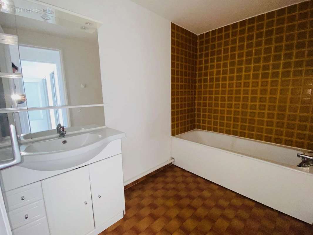 Appartement à MARSEILLE-5E