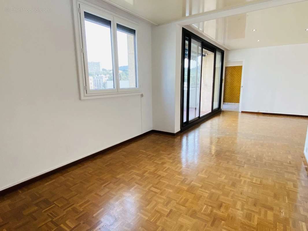 Appartement à MARSEILLE-9E