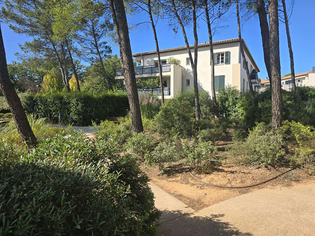 Appartement à CHATEAUNEUF-LE-ROUGE