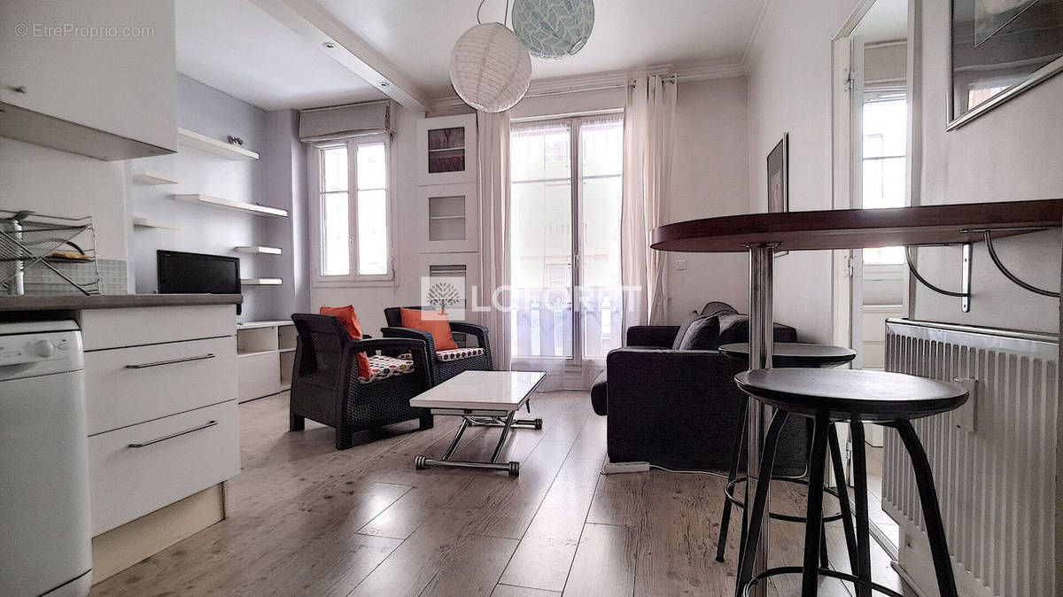 Appartement à PARIS-15E