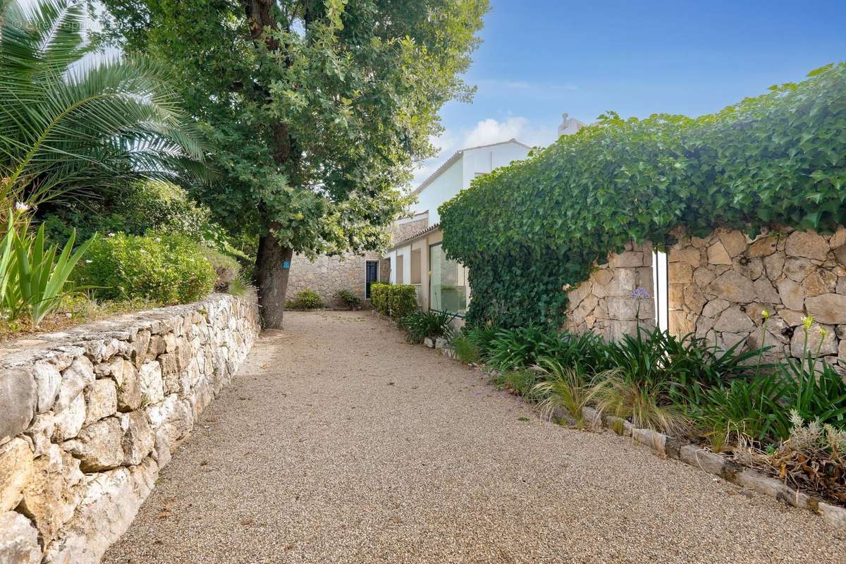 Maison à CHATEAUNEUF-GRASSE