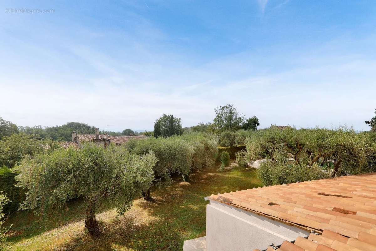 Maison à CHATEAUNEUF-GRASSE