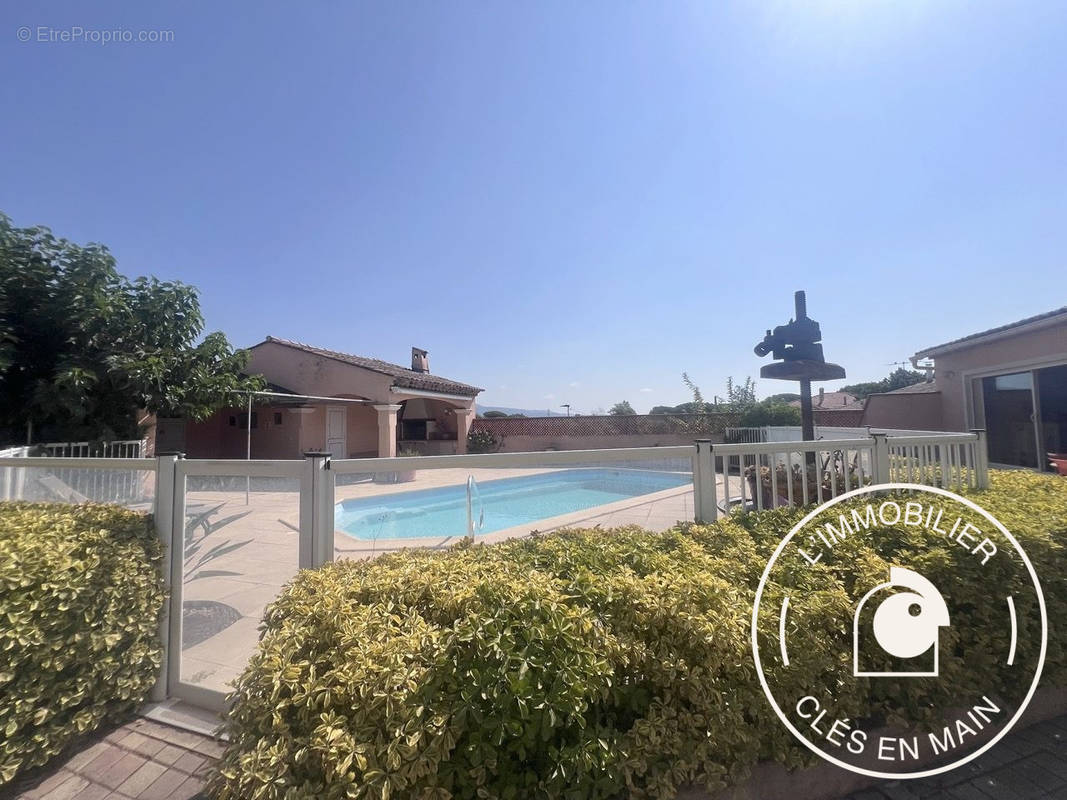 Pool house &amp; piscine privative - Maison à PUGET-SUR-ARGENS