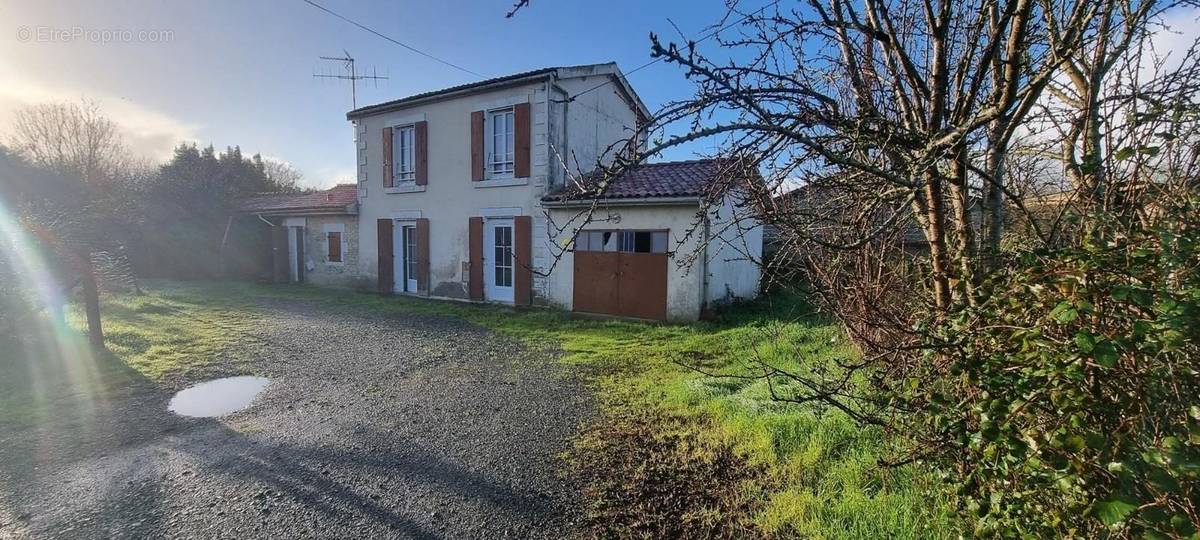 Maison à SAINT-HILAIRE-LA-PALUD