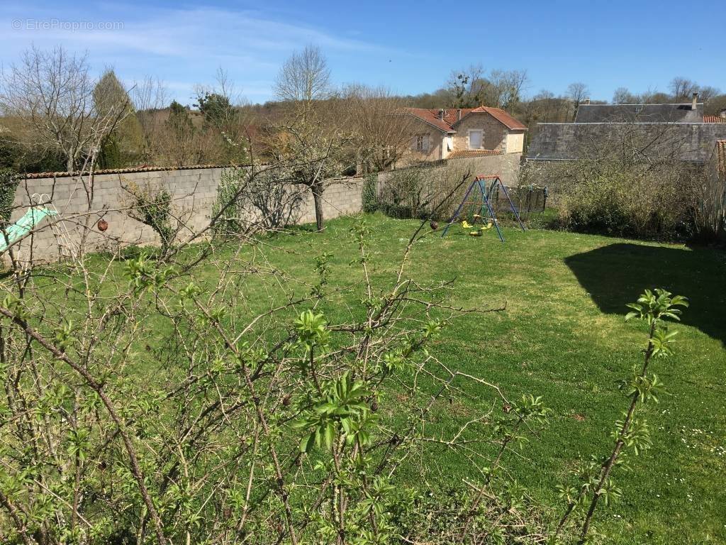 Terrain à CELLES-SUR-BELLE