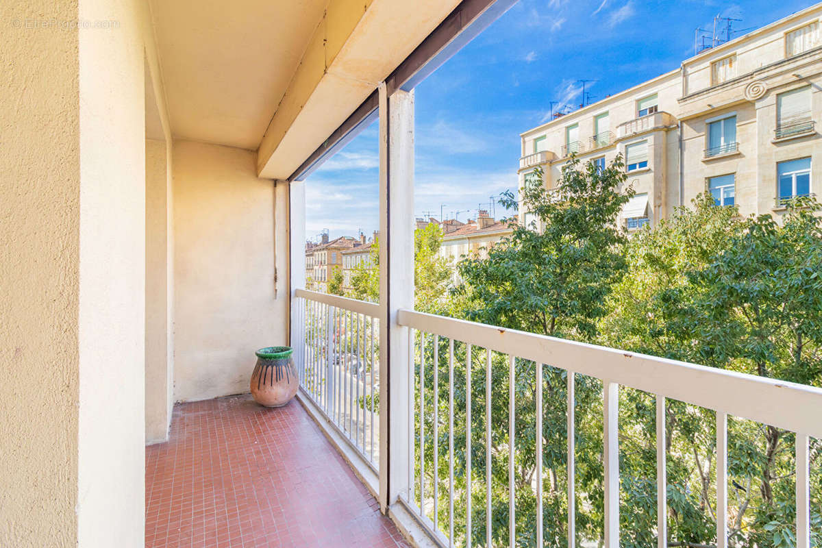 Appartement à MARSEILLE-5E