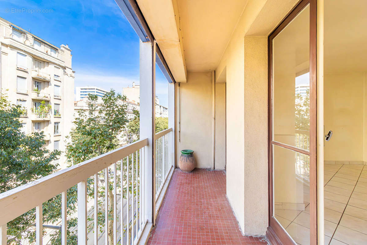 Appartement à MARSEILLE-5E