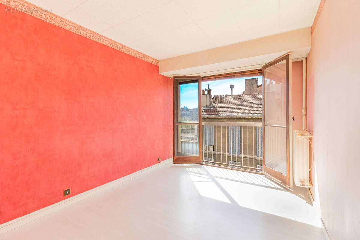 Appartement à MARSEILLE-5E