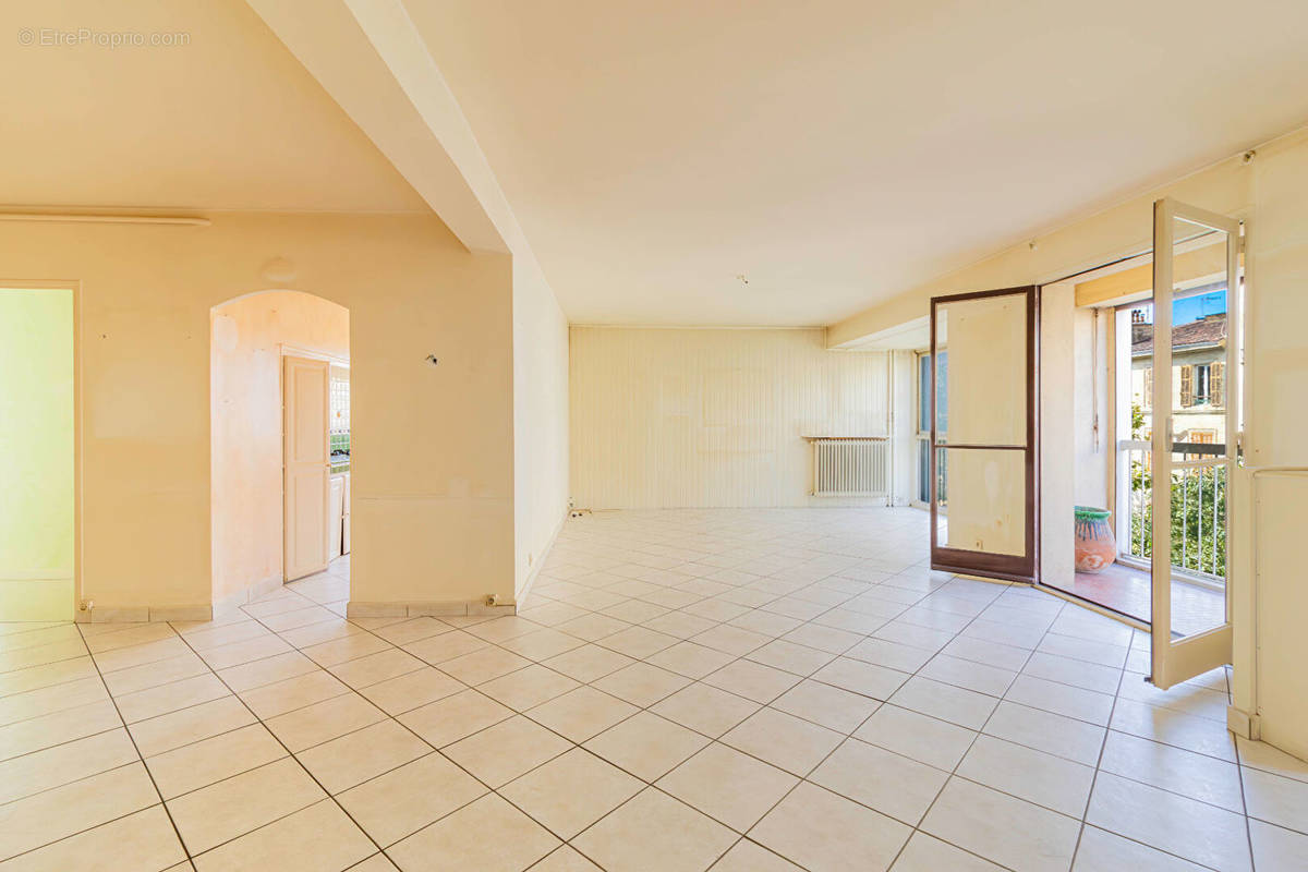 Appartement à MARSEILLE-5E