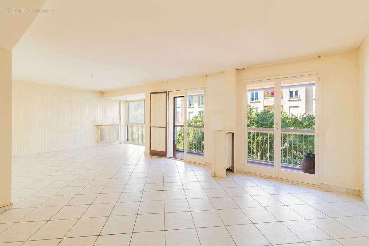 Appartement à MARSEILLE-5E