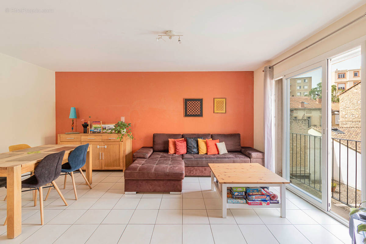 Appartement à MARSEILLE-4E