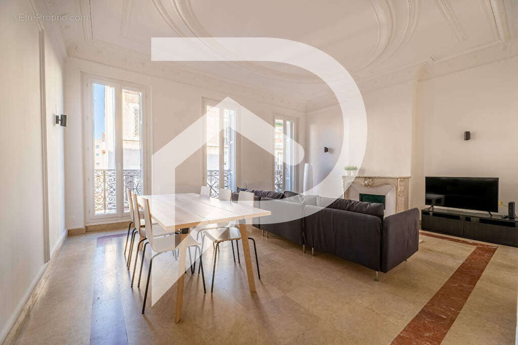 Appartement à MARSEILLE-1E