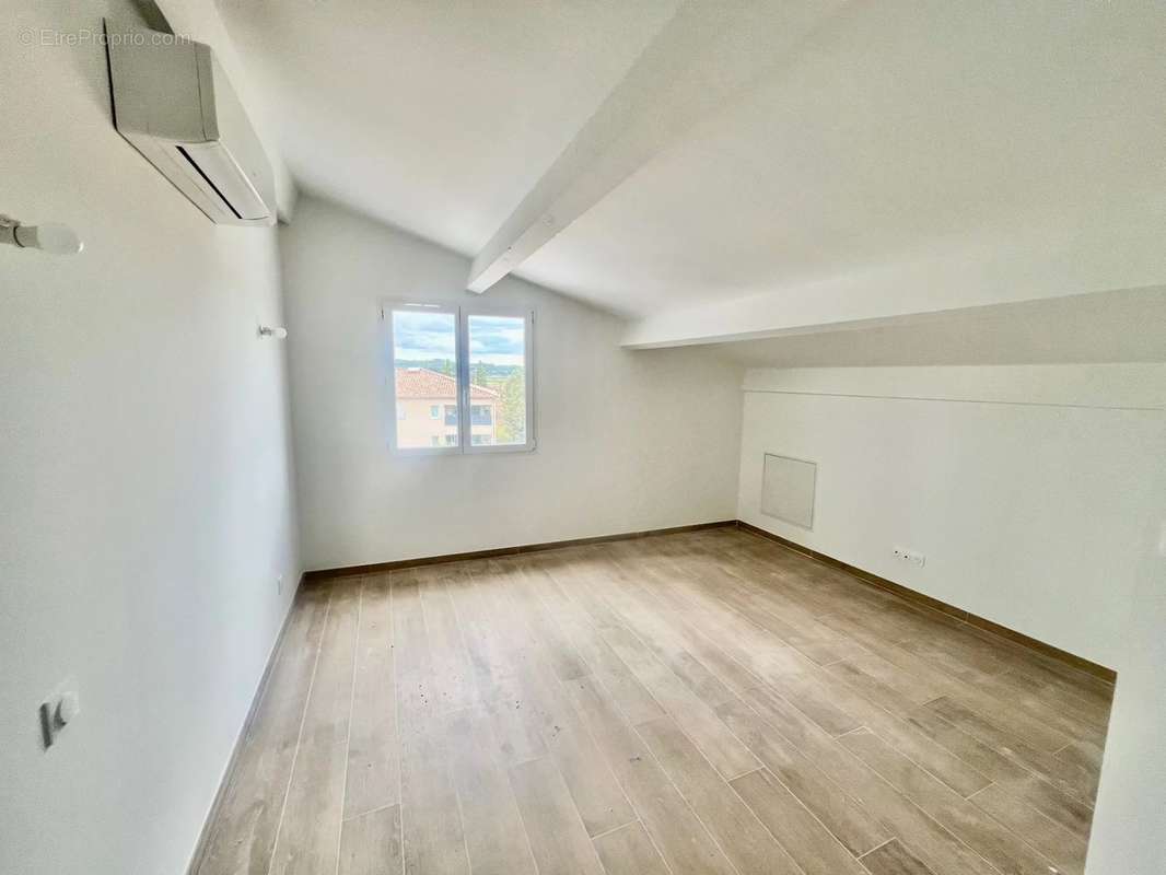 Appartement à SAINT-MAXIMIN-LA-SAINTE-BAUME