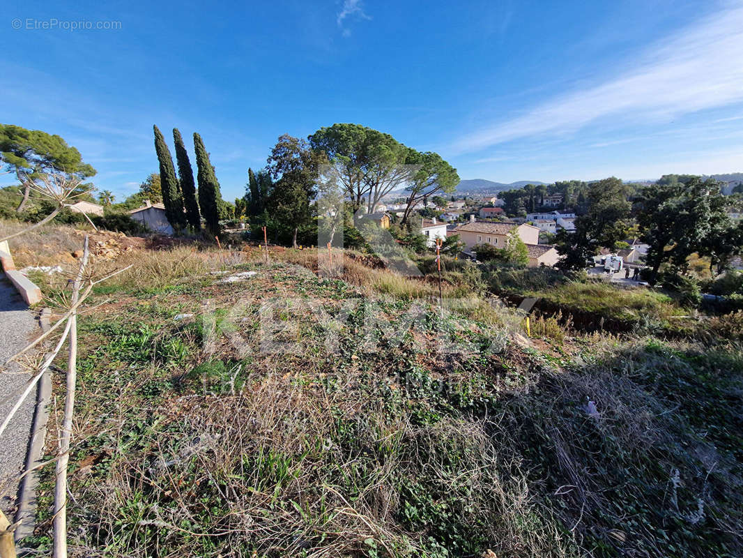 Terrain à LA GARDE