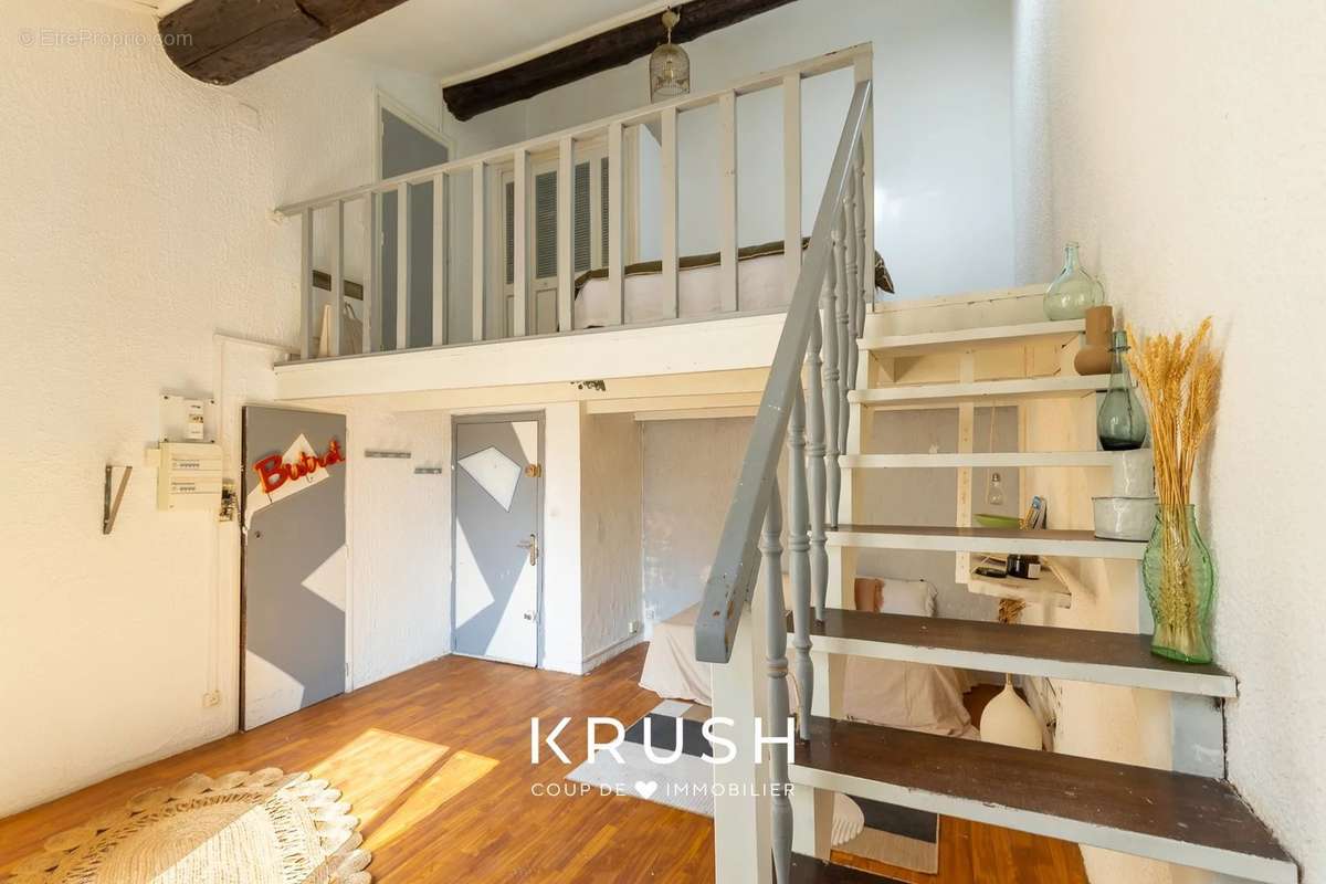 Appartement à MARSEILLE-1E