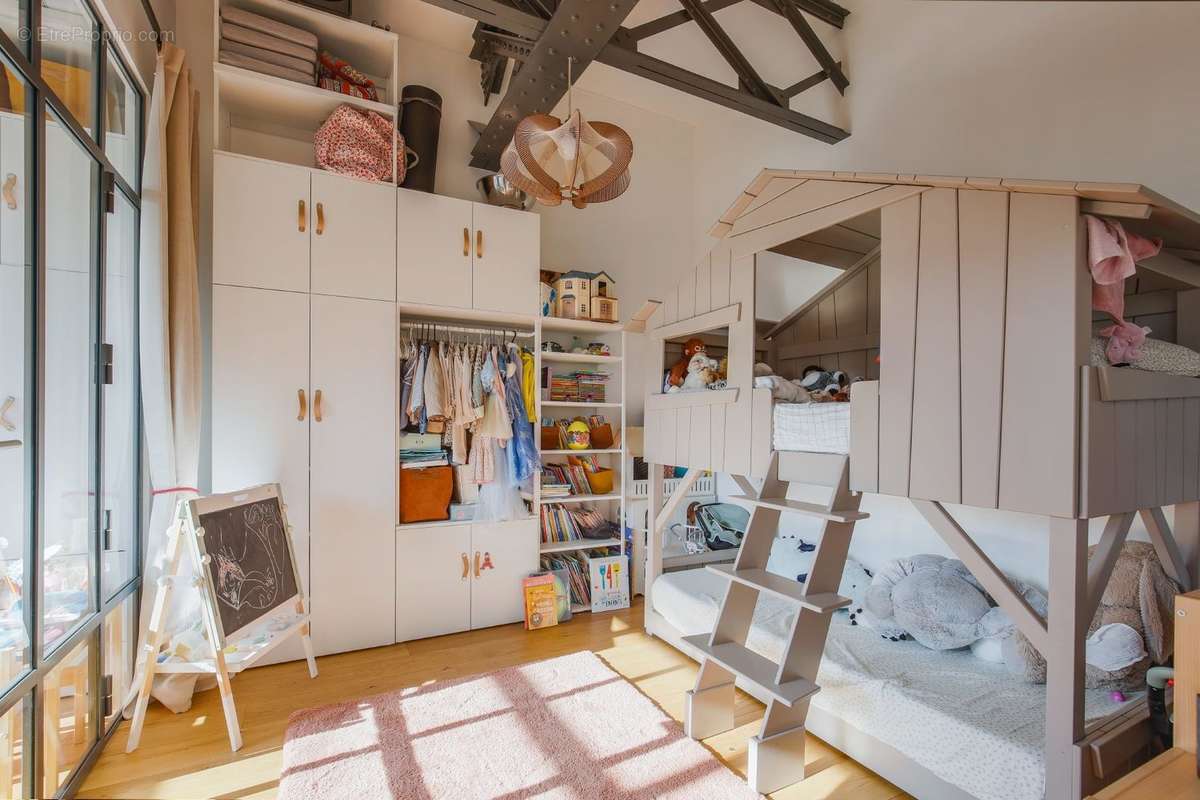 Appartement à COURBEVOIE