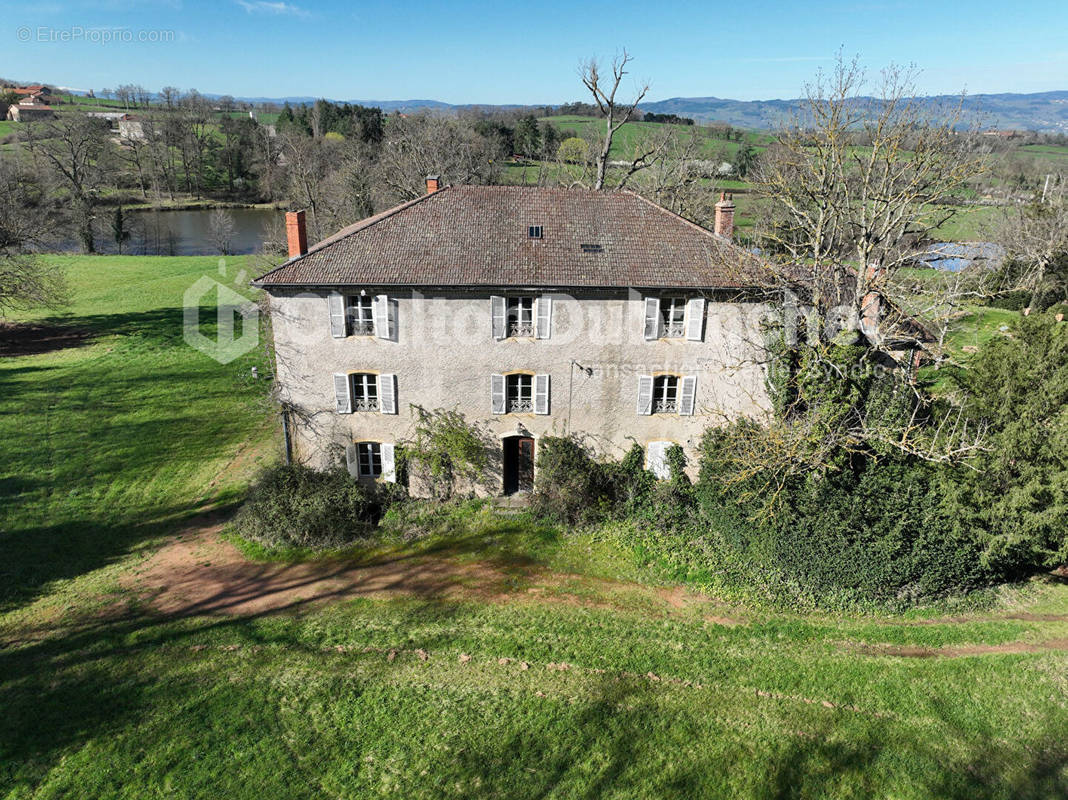 Maison à SAINT-CYR-DE-FAVIERES