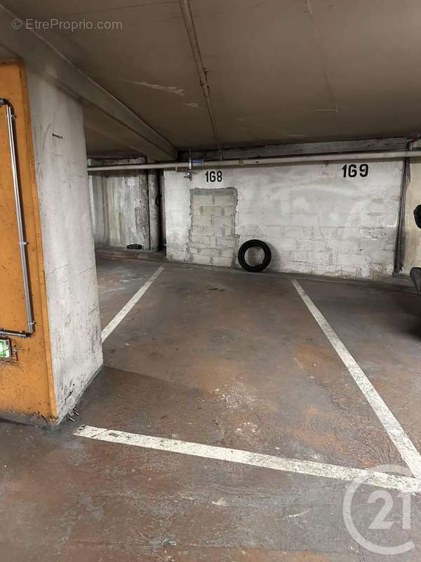 Parking à PARIS-20E