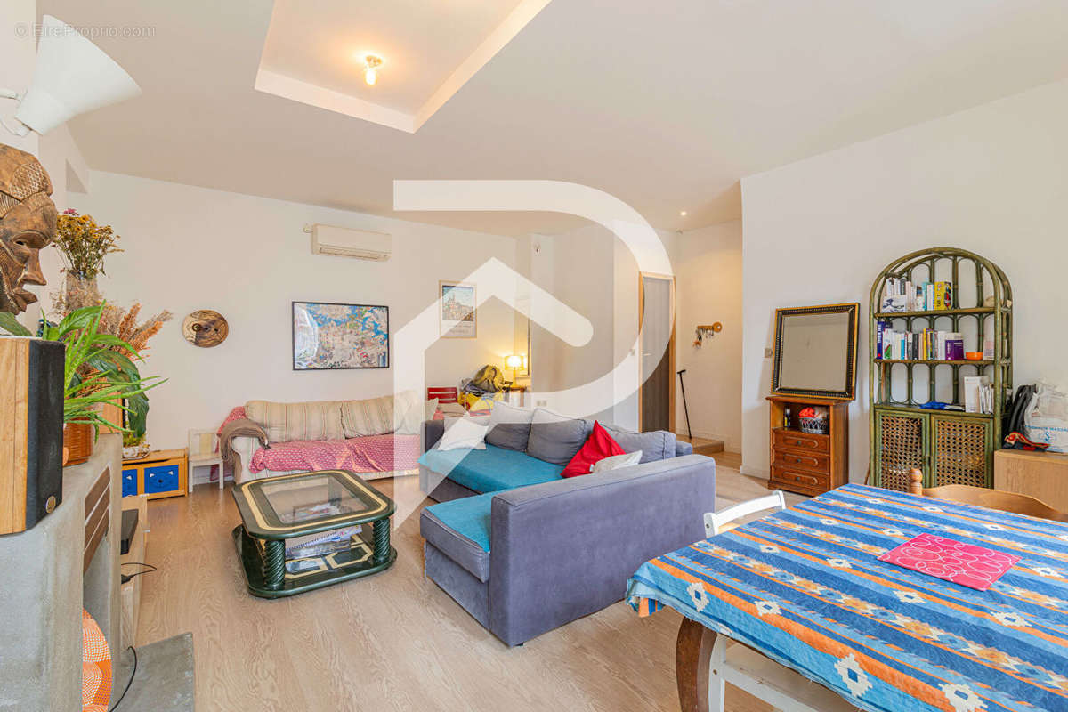 Appartement à MARSEILLE-1E