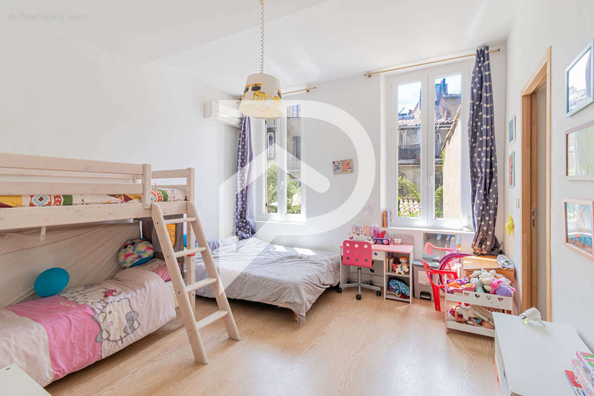 Appartement à MARSEILLE-1E