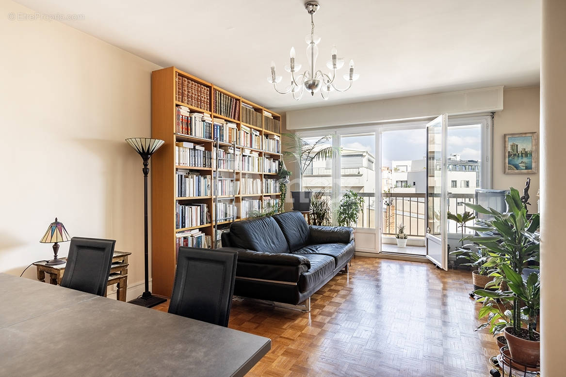 Appartement à COURBEVOIE